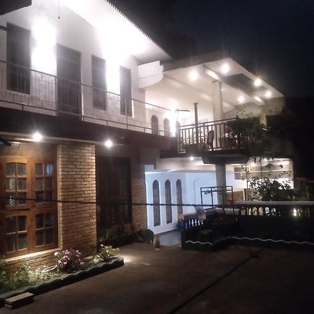 Farah Guest Inn Хапутале Экстерьер фото